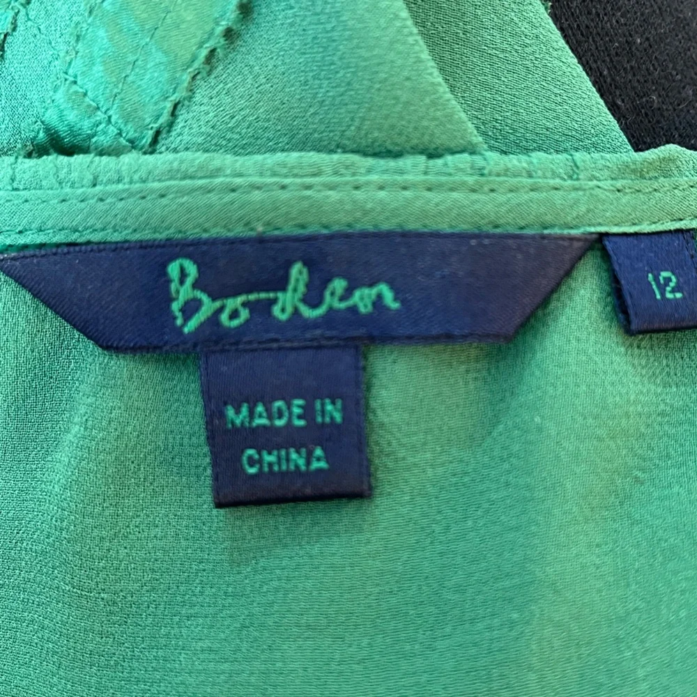 Boden Green Ruffled 100% Silk Blouse Short Sleeve semi Fitted Women’s 12 - Picture 4 of 11